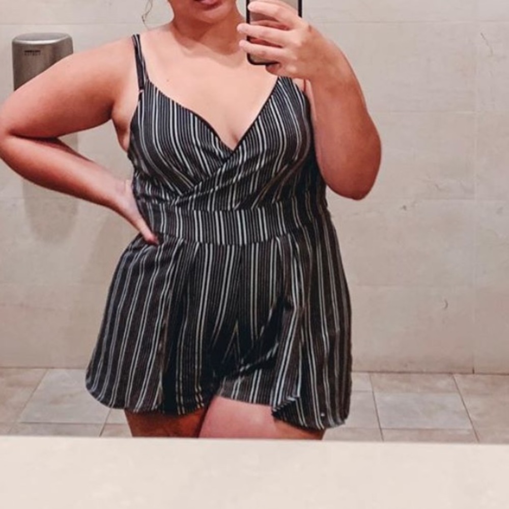 Cute striped romper!